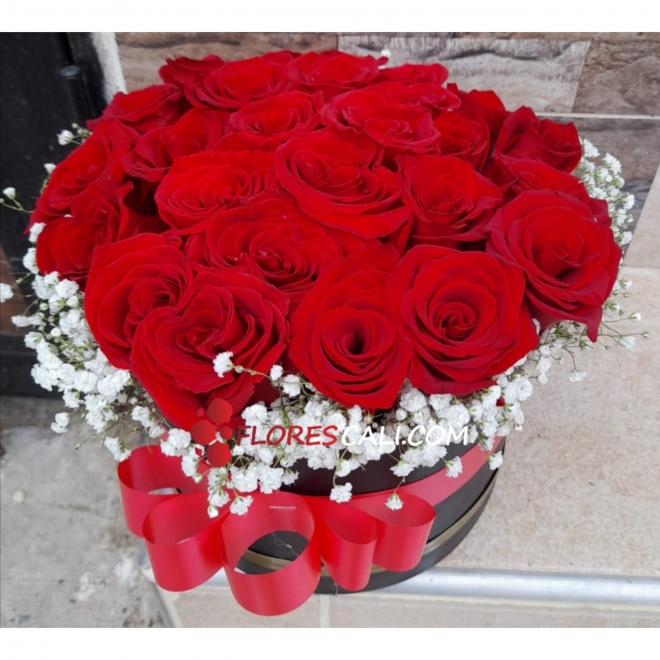 Cilindro con Rosas Follaje flores cali