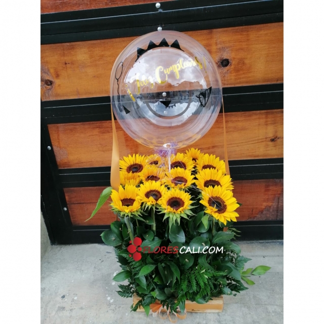 Arreglo  de girasoles y Globo Burbuja floristerias  en cali Dia de la Madre