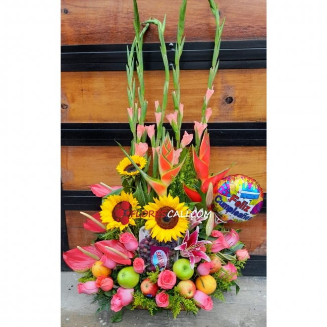 Arreglo Floral con frutas  para Mama en cali